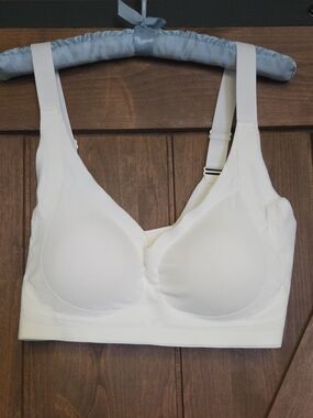 Wireless Everyday Support Bra in White